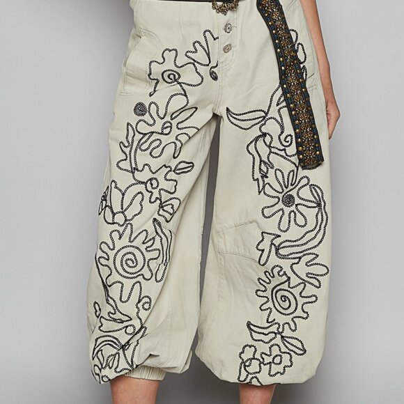 POL Pants - P052 POL Pants, relaxed fit in twill with embroidered solid pattern.